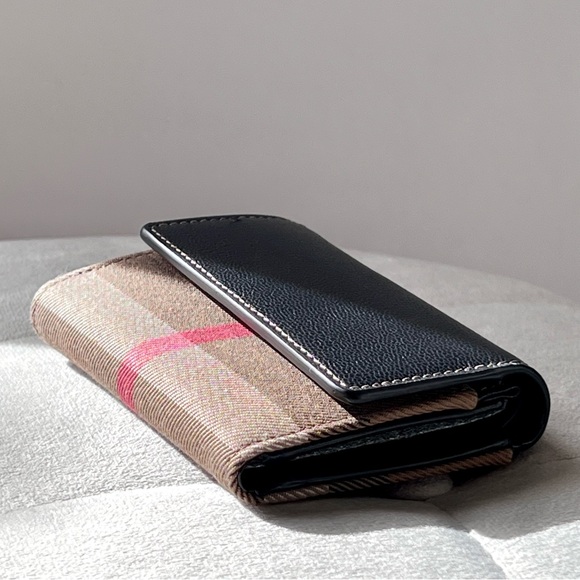 Burberry Check Trifold Wallet in Black - Picture 5 of 11